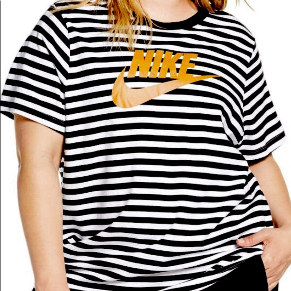 NIKE-Sportswear Logo Stripe Tee